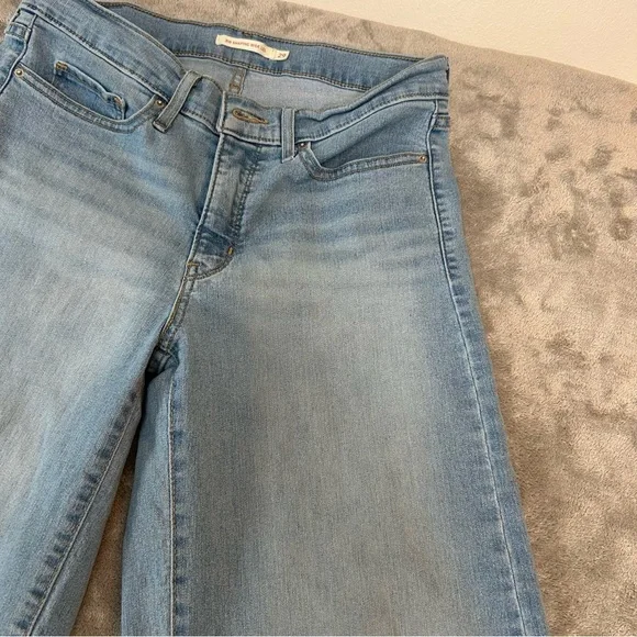 Levi’s 318 SHAPING WIDE LEG WOMEN'S JEANS Light Wash Color Blue Size 29 - Picture 2 of 16